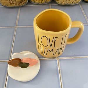 Rae Dunn mug with lid